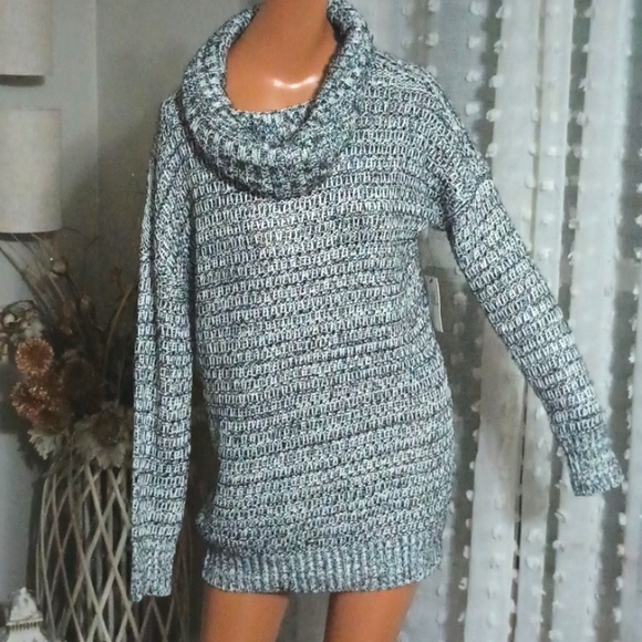 Volcom sweater - Picture 1 of 5